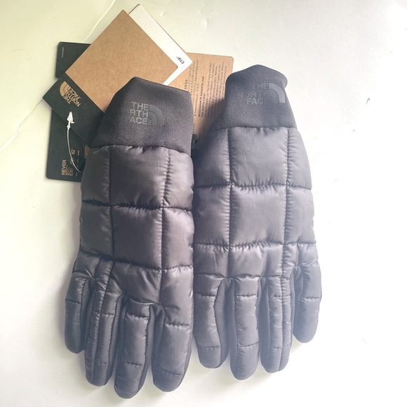 The North Face Thermoball Gloves size Medium - Picture 3 of 4